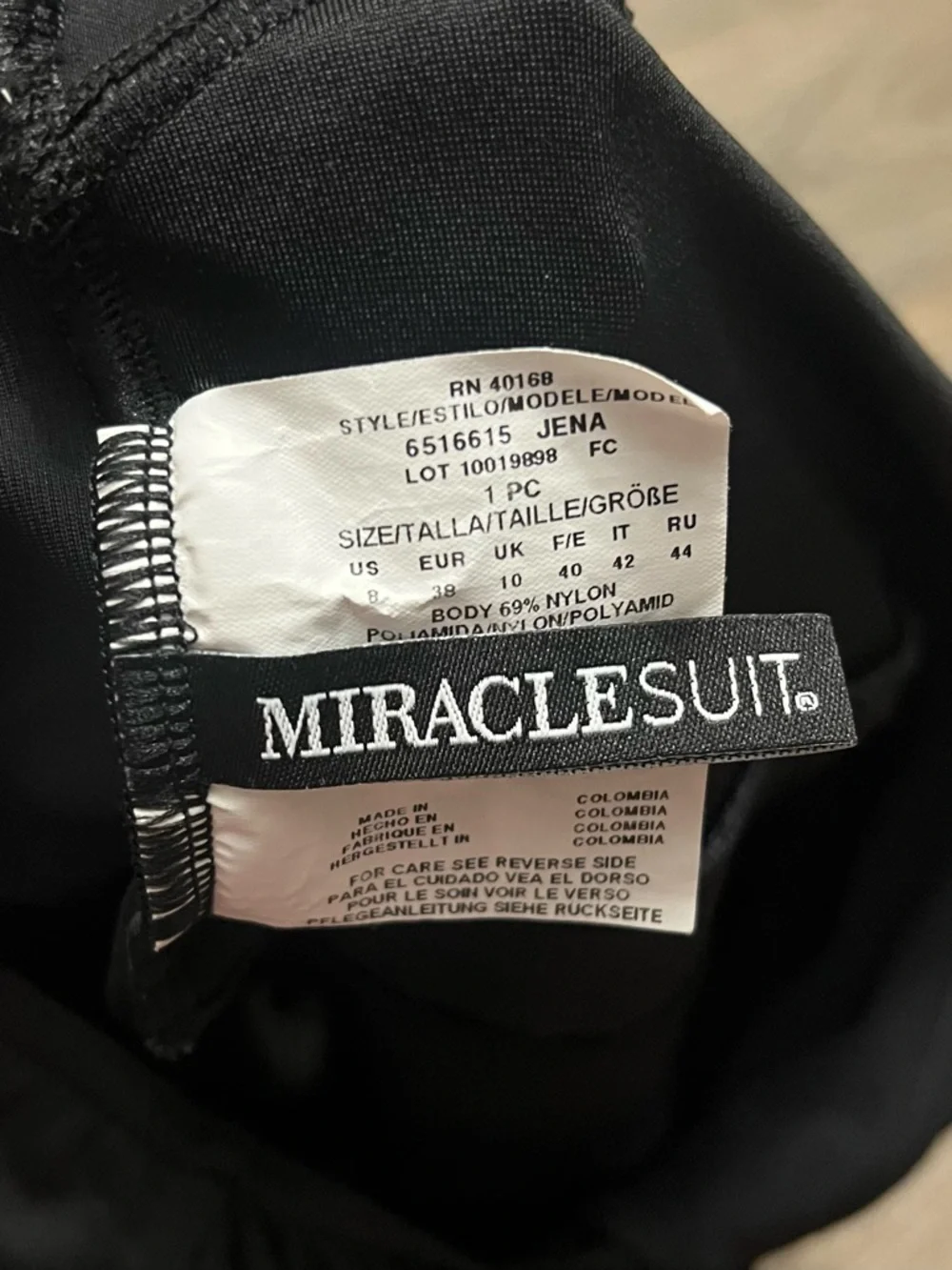 MiracleSuit Jena One-Piece Swimsuit Black Size 8 Vacation Resort Neutral - Picture 8 of 9